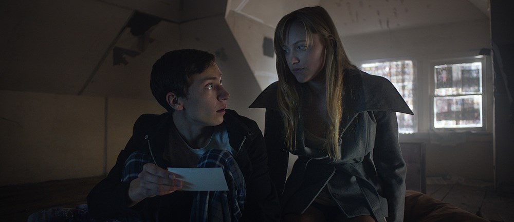 IT FOLLOWS, from left: Keir Gilchrist, Maika Monroe, 2014. © RADiUS-TWC IT FOLLOWS, from left: Keir Gilchrist, Maika Monroe, 2014. © RADiUS-TWC