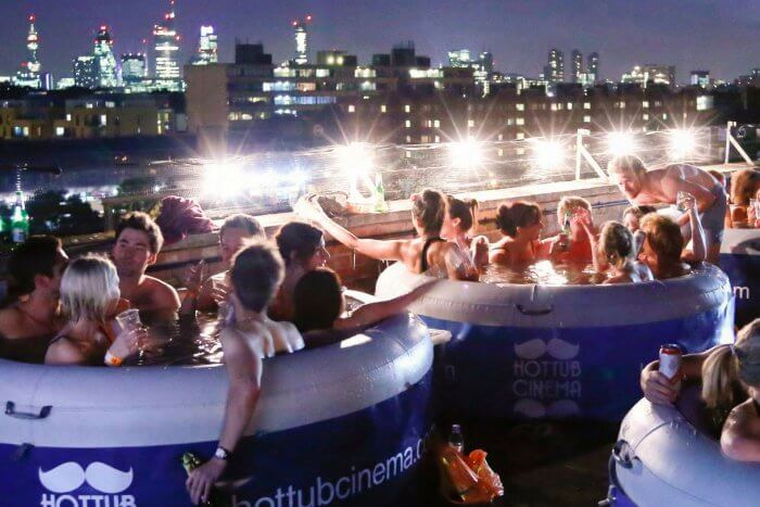 邊泡澡邊看電影?!全球最火【Hot Tub影院】五月「泡」到多倫多! 邊泡澡邊看電影?!全球最火【Hot Tub影院】五月「泡」到多倫多!-lifestyle-