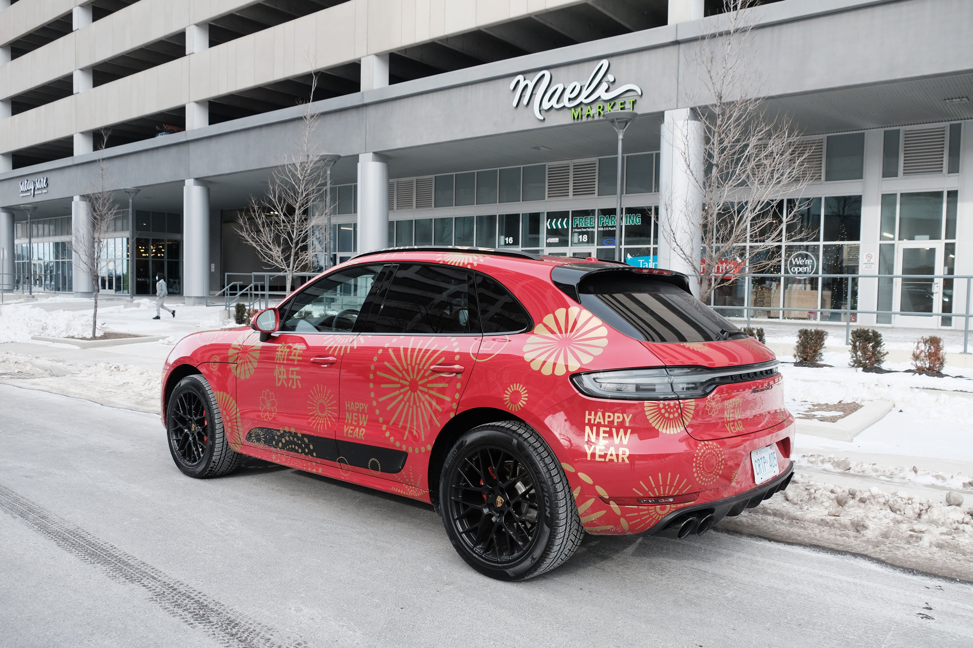 開着 Porsche Macan GTS 過牛年!Maeli Market, 你想要的年貨都能買到! 開着 Porsche Macan GTS 過牛年!Maeli Market, 你想要的年貨都能買到!-enroll_model-Porsche